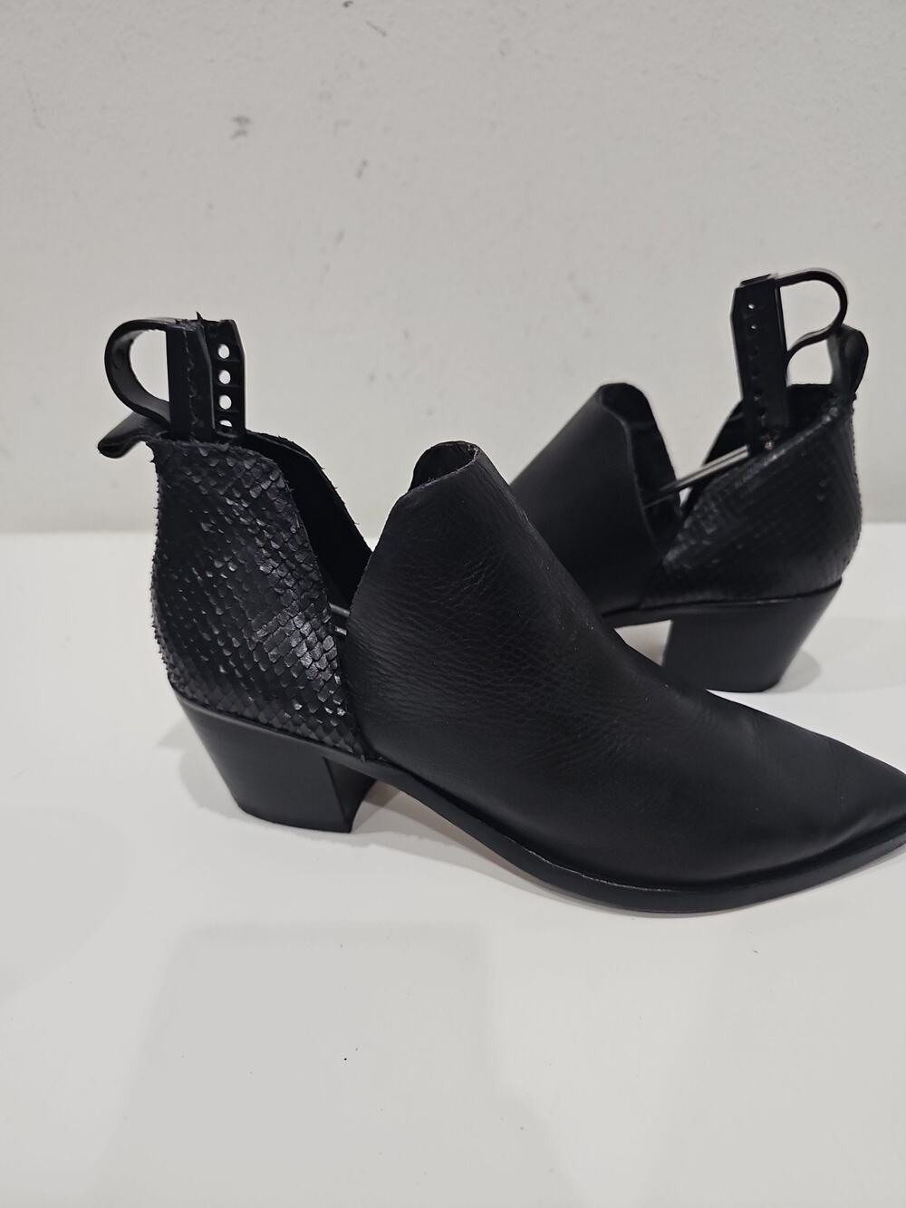 Dolce Vita Sonni Womens Leather Pull On Slit Side Ankle Boot SZ 7 Black